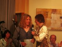 Ana Porenta je nagrado po izboru občinstva prejela z rok Mance Košir